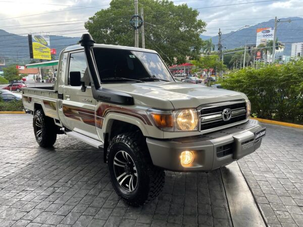 Toyota Lan Cruzer