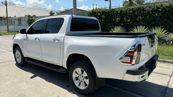 TOYOTA HILUX - Imagen 3