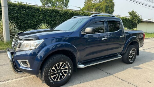NISSAN NP300