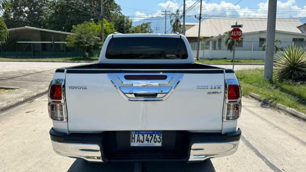 TOYOTA HILUX - Imagen 4