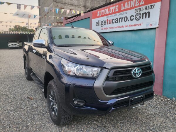 TOYOTA HILUX