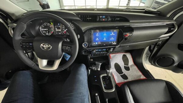 TOYOTA HILUX - Imagen 8