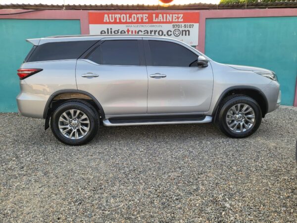 TOYOTA FORTUNE (Copy)