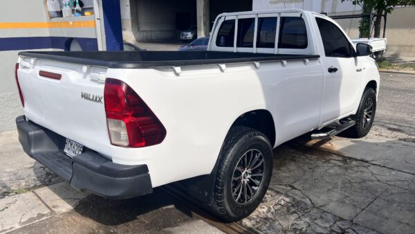 TOYOTA HILUX - Imagen 2