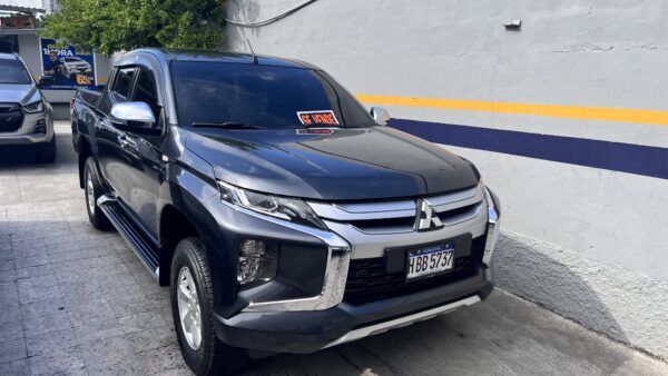 MITSUBISHI L200 - Imagen 2