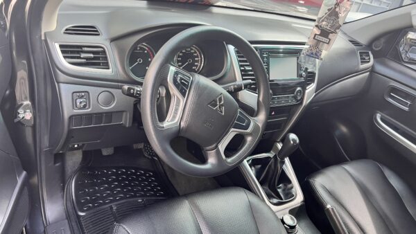 MITSUBISHI L200 - Imagen 6