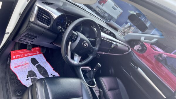 TOYOTA HILUX - Imagen 5