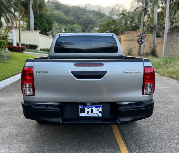Toyota HILUX - Imagen 2