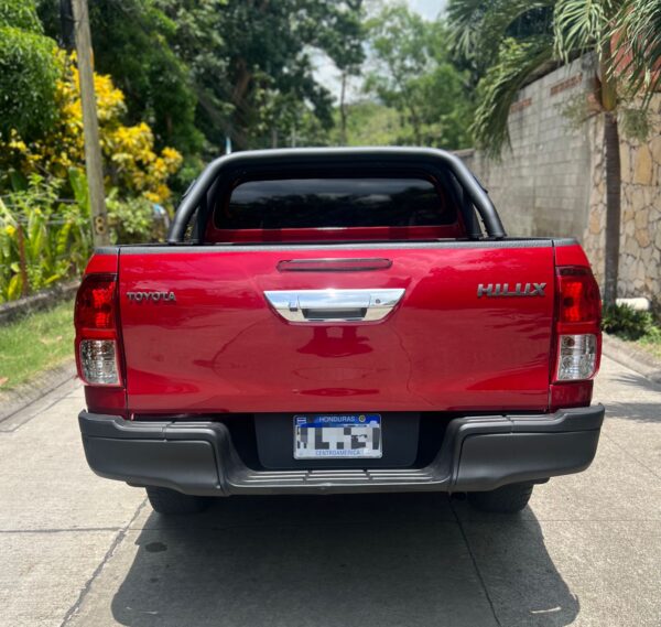 TOYOTA HILUX - Imagen 2