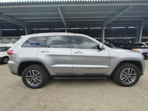 JEEP GRAND CHEROKEE LAREDO AUTOMATICO 2021 - Imagen 4