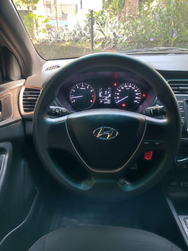 HYUNDAI I 20 ACTIVE GRIS AUTOMATICO - Imagen 10