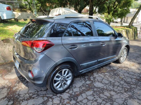 HYUNDAI I 20 ACTIVE GRIS AUTOMATICO - Imagen 7