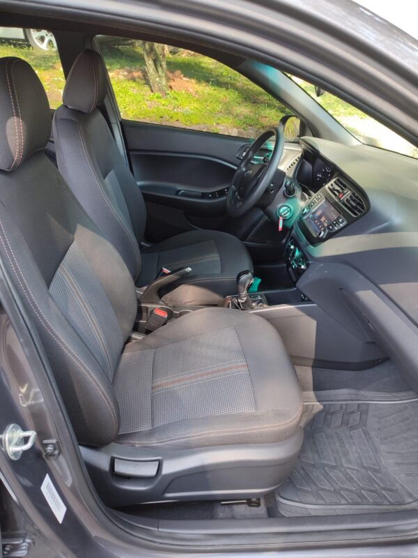 HYUNDAI I 20 ACTIVE GRIS AUTOMATICO - Imagen 6