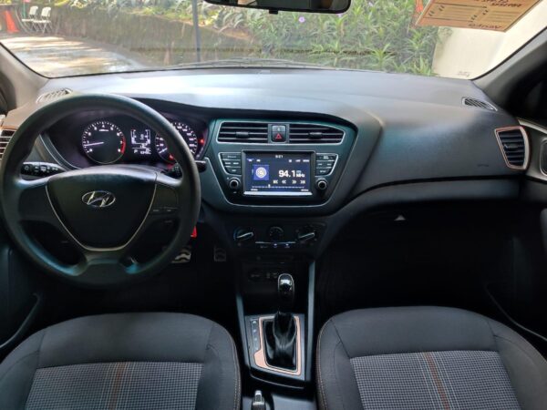 HYUNDAI I 20 ACTIVE GRIS AUTOMATICO - Imagen 5