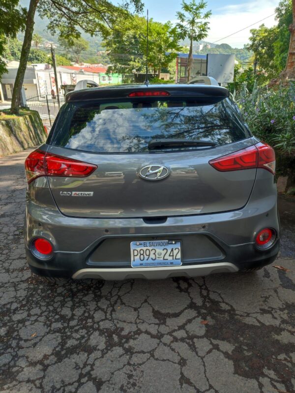 HYUNDAI I 20 ACTIVE GRIS AUTOMATICO - Imagen 2