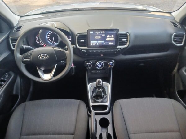 HYUNDAI VENUE GL T/M GRIS 2022 - Imagen 7