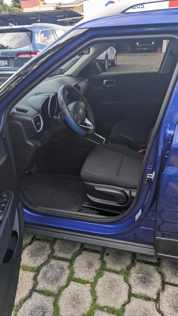 HYUNDAI VENUE GL 2022 AUTOMATICO - Imagen 3