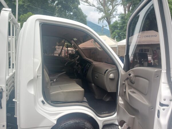 HYUNDAI H100 CON BARANDAL 2022 MANUAL - Imagen 2