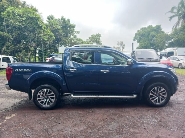 NISSAN NP300 FRONTIER LE 2019 AUTOMATICO - Imagen 3
